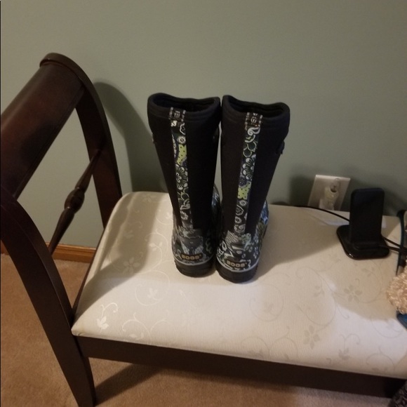 Never been used Bogs rain boot great pattern And quality - Picture 2 of 4